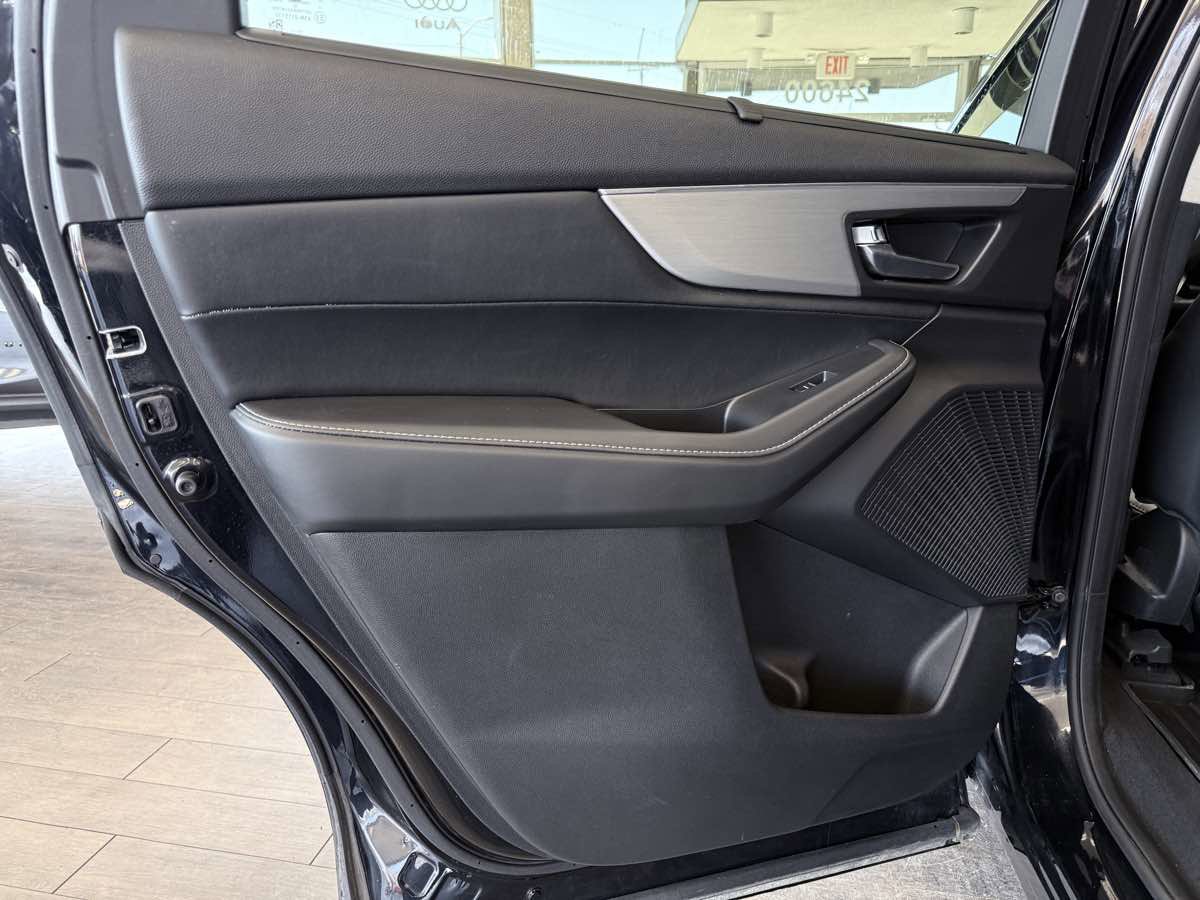 Used 2023 Acura MDX SH-AWD w/ Technology Package image 29