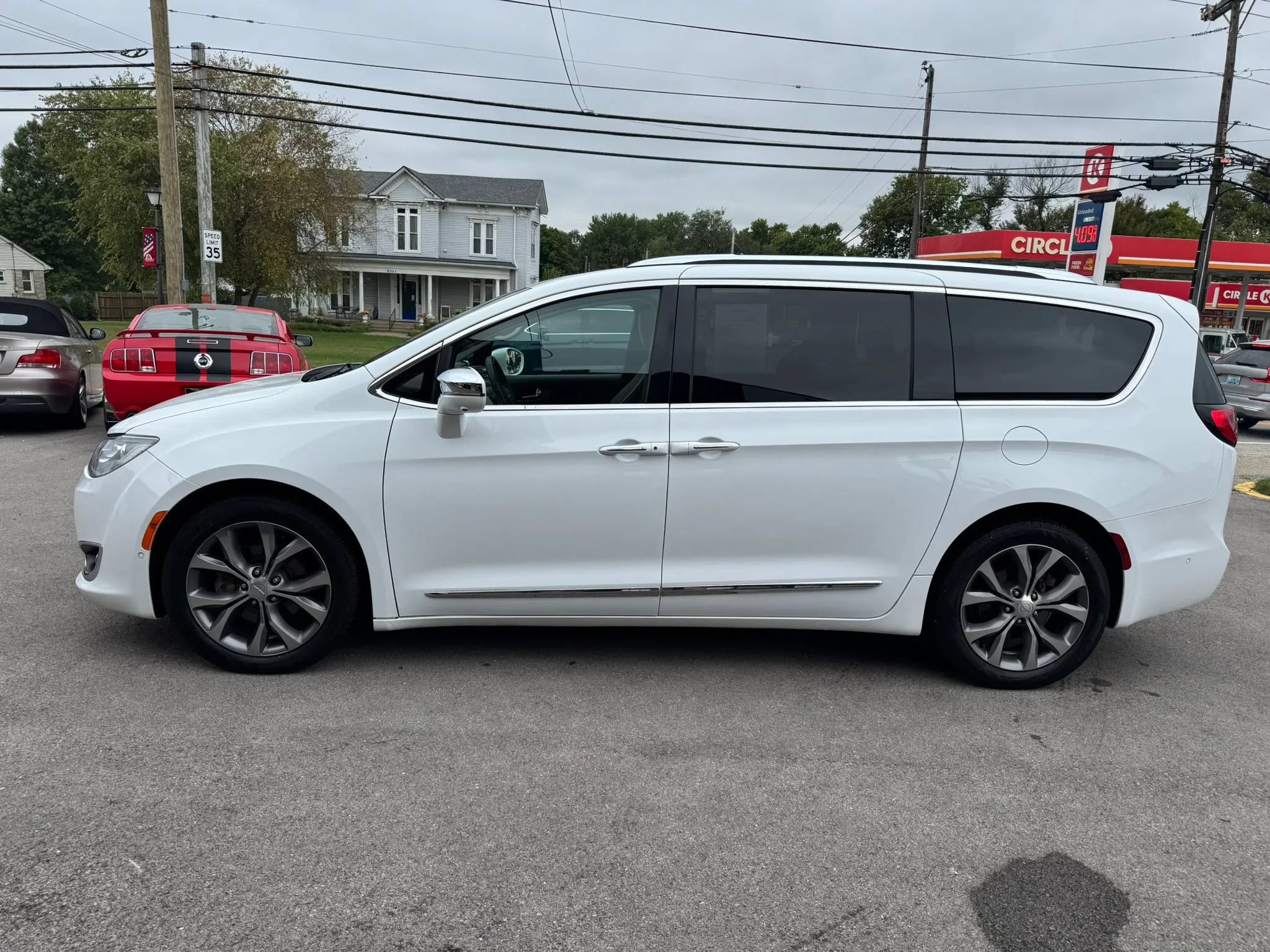Used 2018 Chrysler Pacifica Limited w/ Tire & Wheel Group FWD image 7