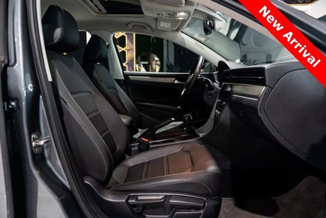 Used 2022 Volkswagen Passat 2.0T SE image 12