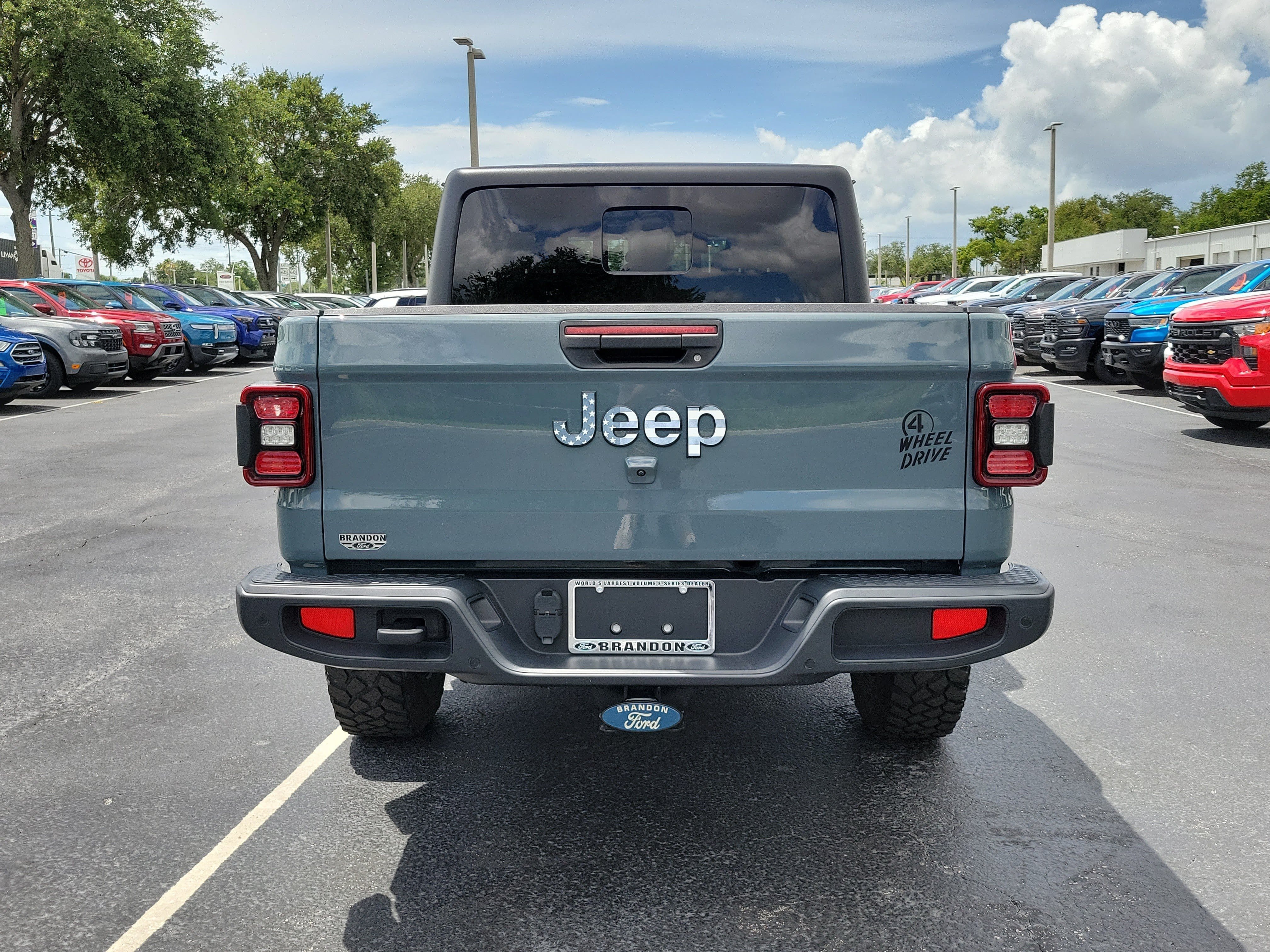 Used 2024 Jeep Gladiator Sport AWD/4WD image 9