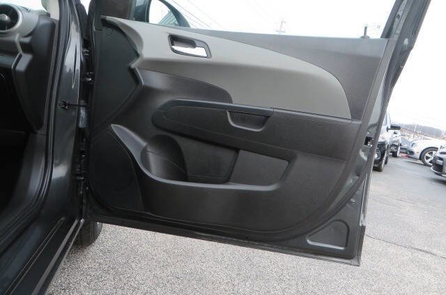 Used 2016 Chevrolet Sonic LT FWD image 40