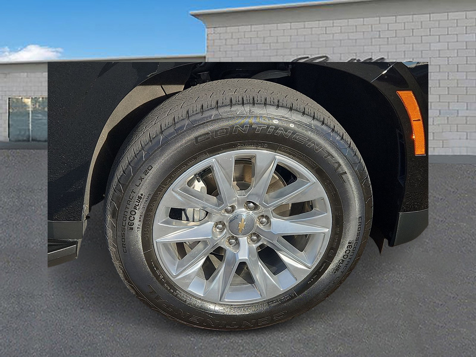 Used 2025 Chevrolet Suburban Premier image 8