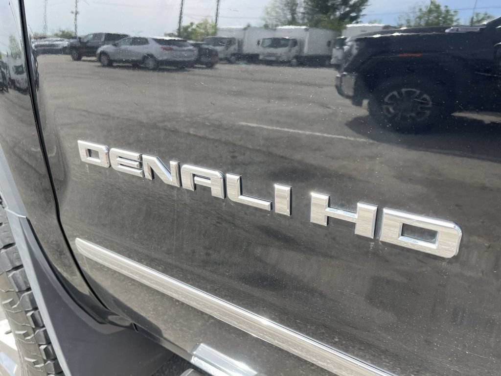 Used 2017 GMC Sierra 2500 Denali w/ Suspension Package, Off-Road AWD/4WD image 4