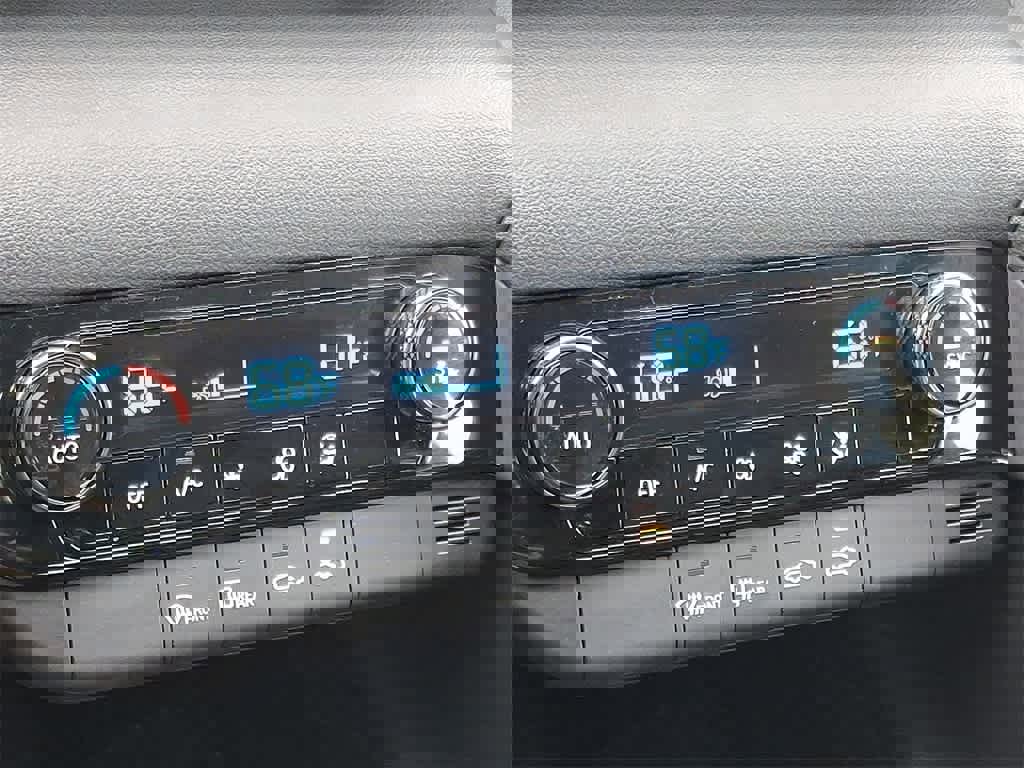 Certified 2025 Hyundai Elantra Sport image 12