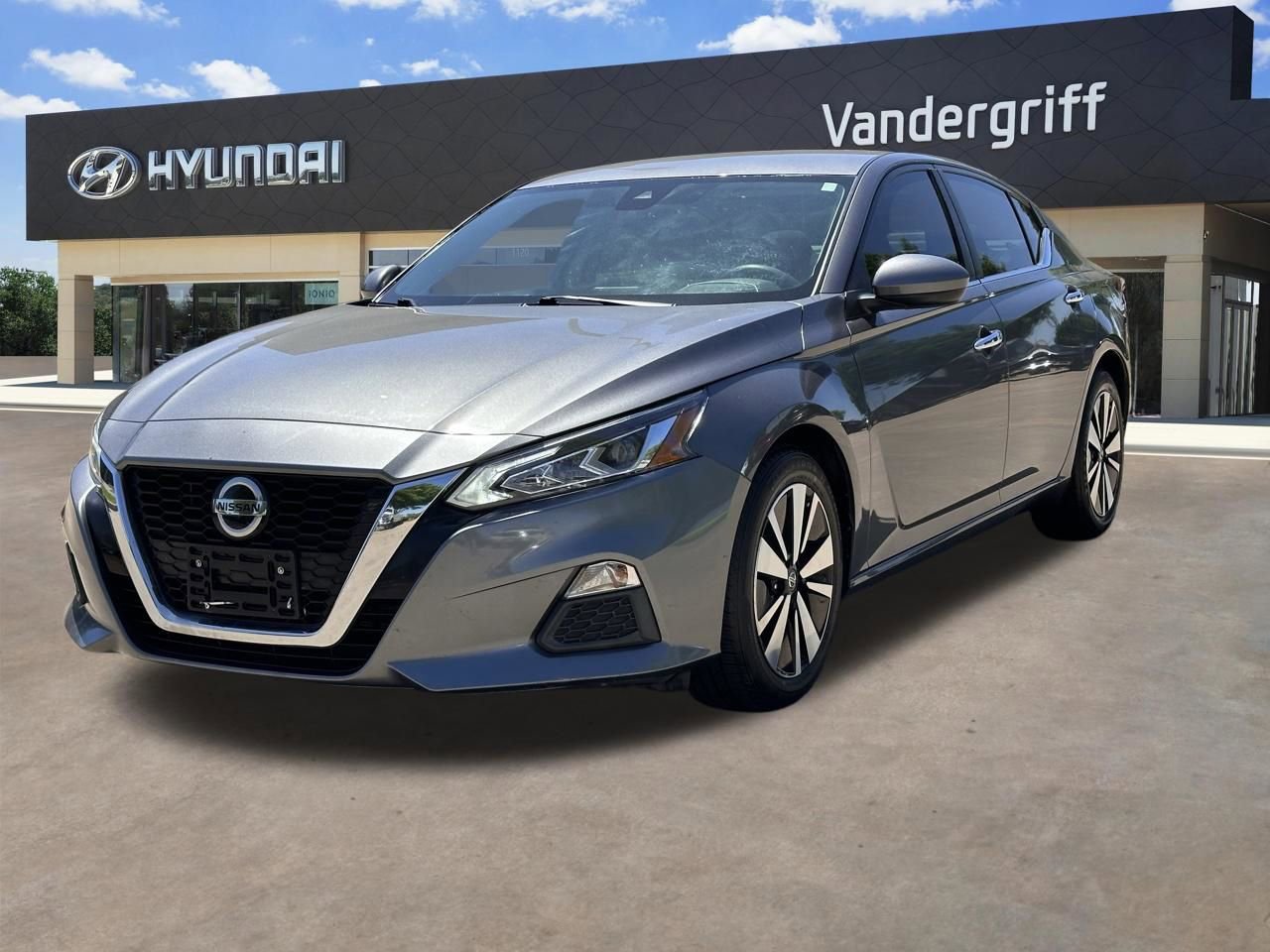 Used 2021 Nissan Altima 2.5 SV image 2
