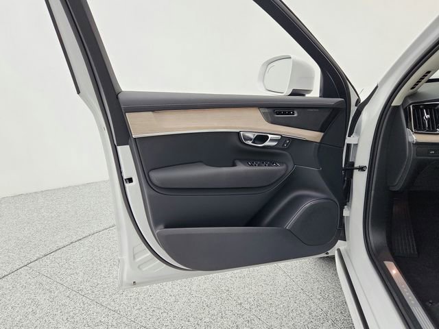 New 2025 Volvo XC90 T8 Plus w/ Protection Package Premier image 31