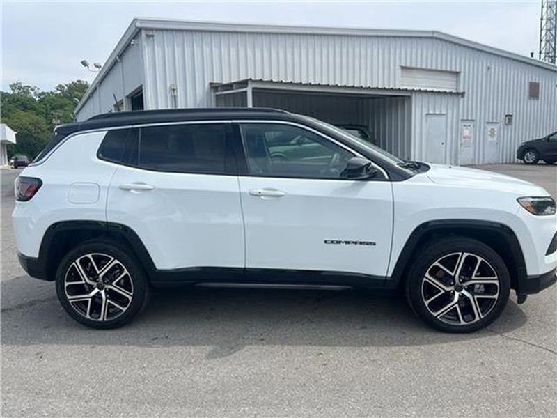 Used 2025 Jeep Compass Limited w/ Elite Group AWD/4WD image 36