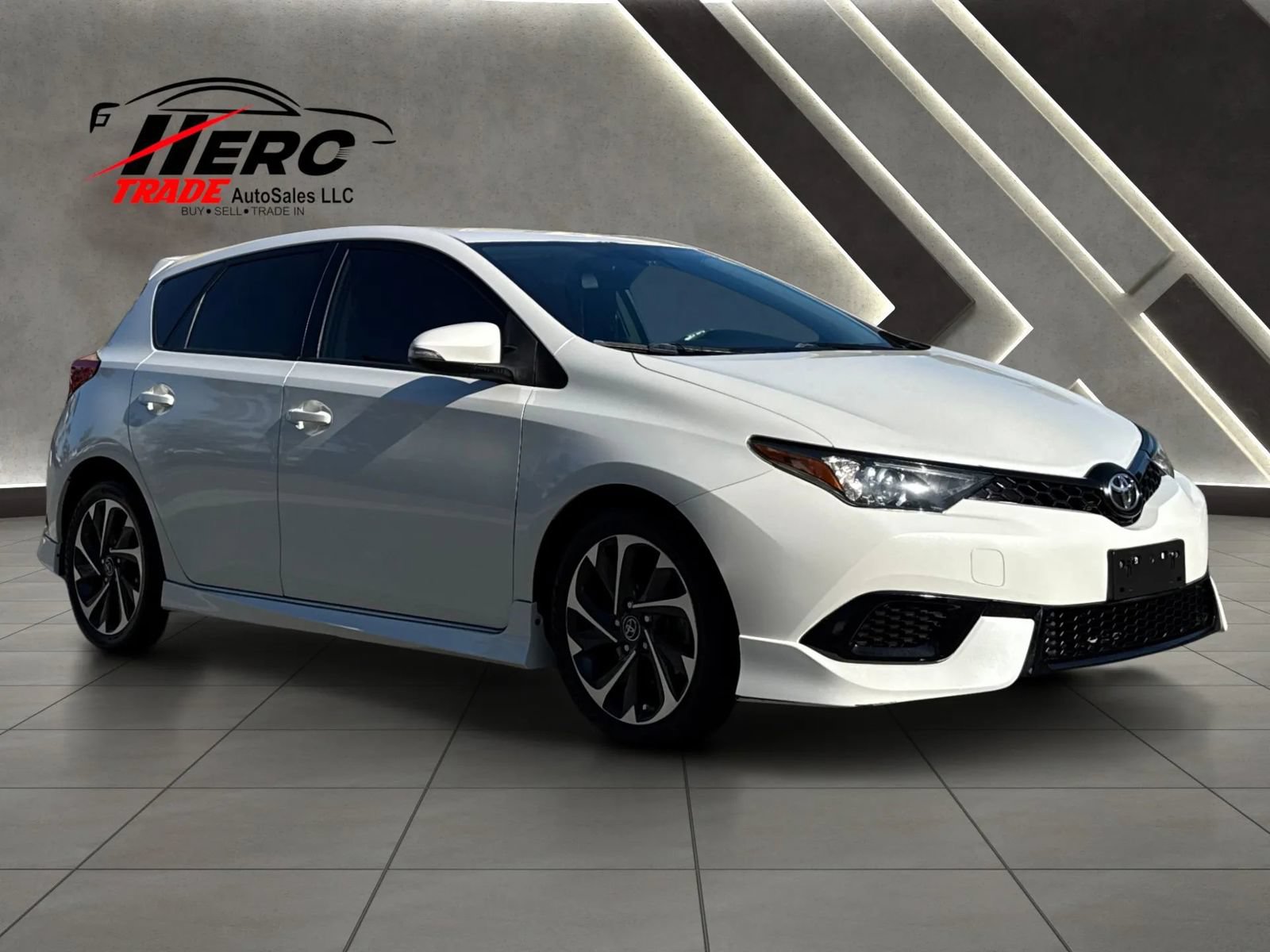 Used 2017 Toyota Corolla iM w/ Carpet Mat Package FWD image 3