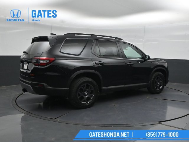 Certified 2025 Honda Pilot TrailSport image 2