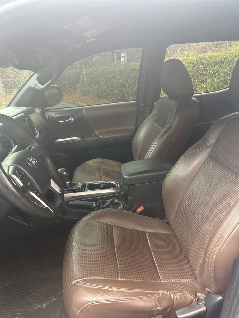 Used 2019 Toyota Tacoma Limited image 23