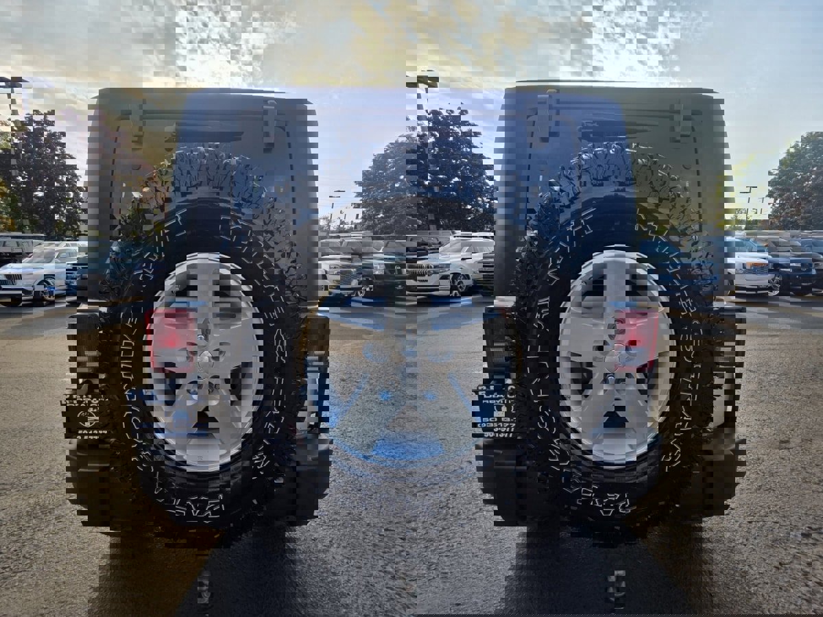 Used 2010 Jeep Wrangler Unlimited Rubicon image 6