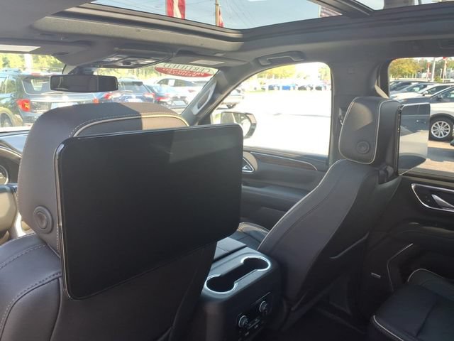 Used 2021 Chevrolet Suburban Premier AWD/4WD image 9
