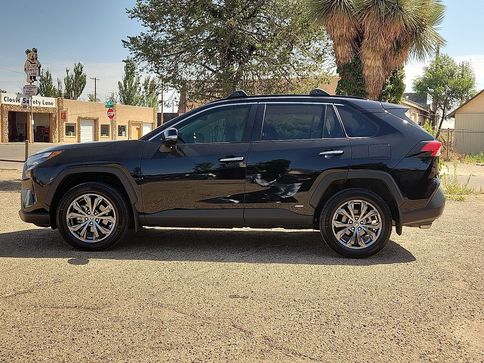 Used 2023 Toyota RAV4 Limited AWD/4WD image 2