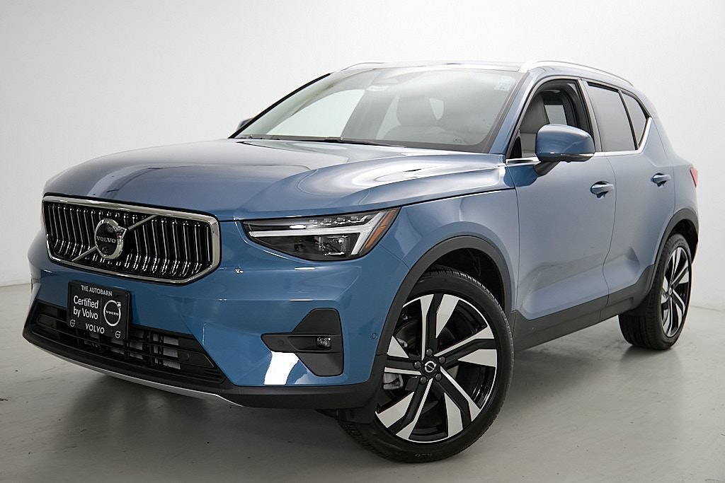 Certified 2025 Volvo XC40 B5 Ultra AWD/4WD image 2