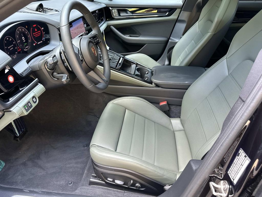 New 2025 Porsche Panamera 4 image 17
