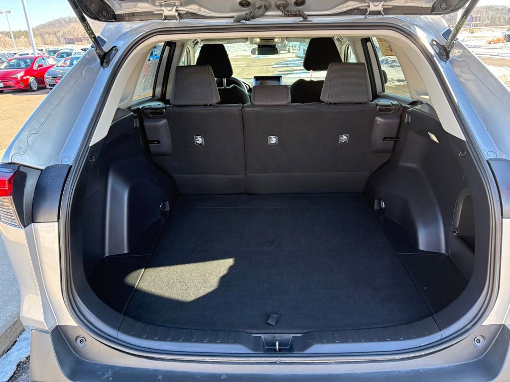 Certified 2025 Toyota RAV4 LE AWD/4WD image 5