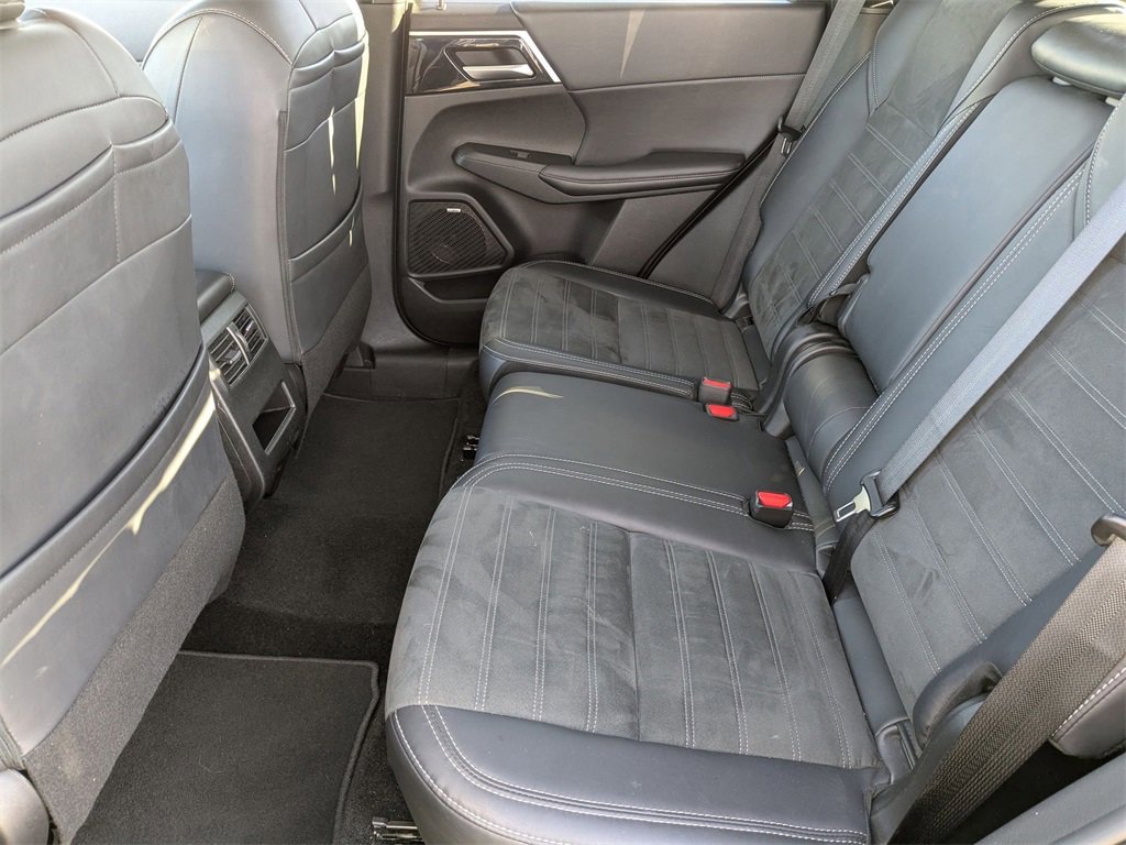 Used 2025 Mitsubishi Outlander SE image 29