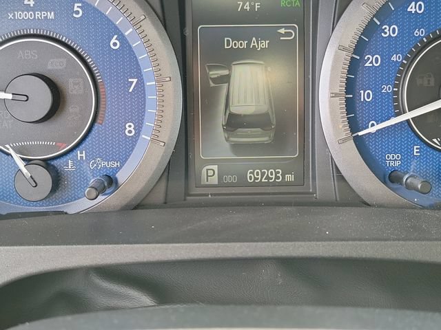 Used 2020 Toyota Sienna XLE w/ XLE Navigation Package FWD image 10