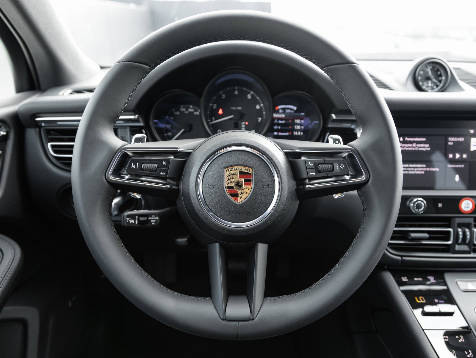 Used 2025 Porsche Macan image 13