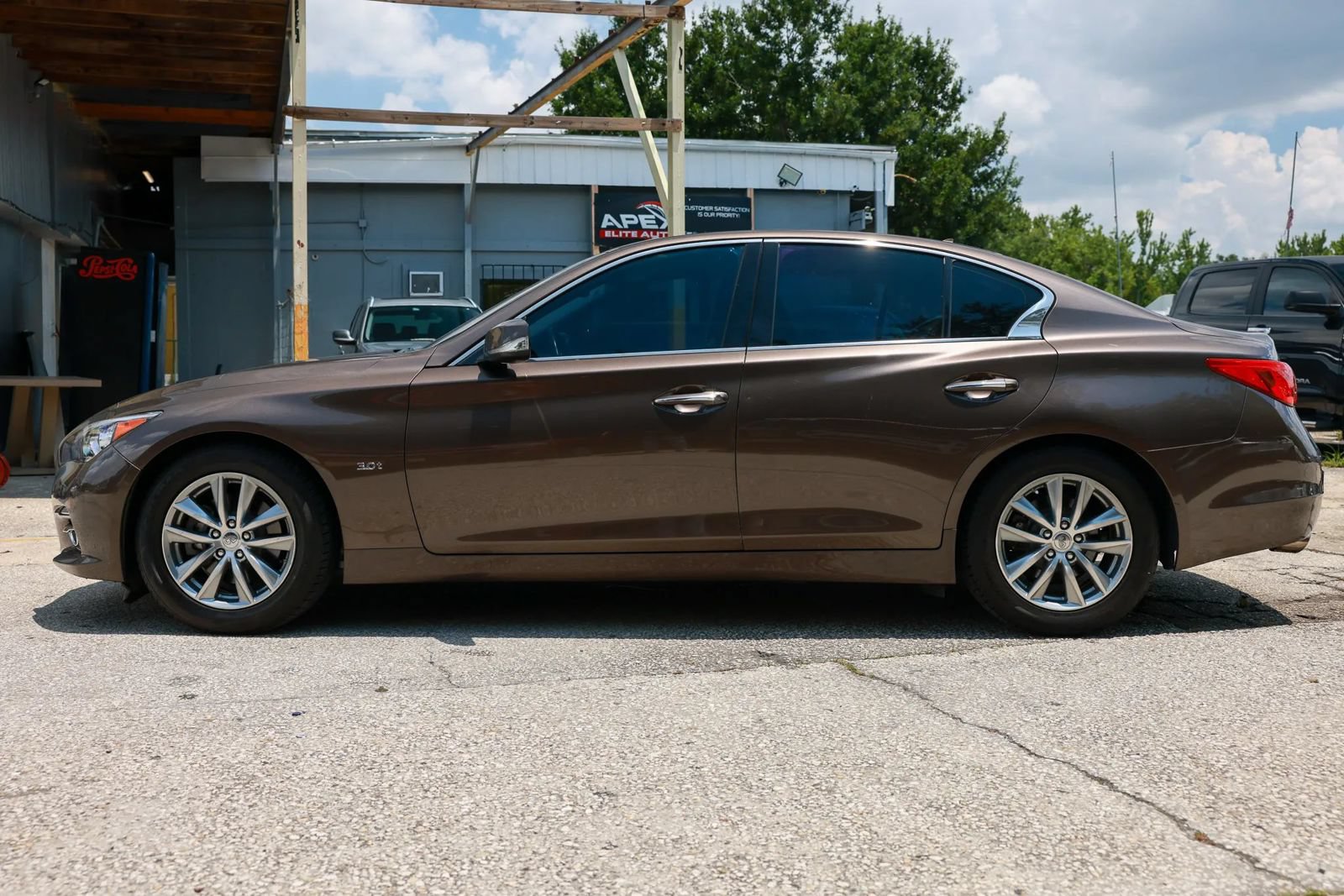 Used 2017 INFINITI Q50 3.0t Premium RWD image 3