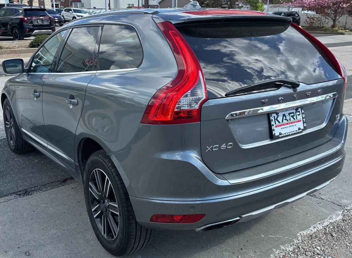 Used 2016 Volvo XC60 T6 w/ Proximity Package AWD/4WD image 3