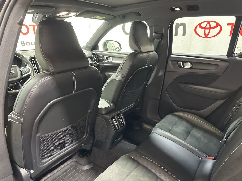 Used 2021 Volvo XC40 P8 Recharge image 21