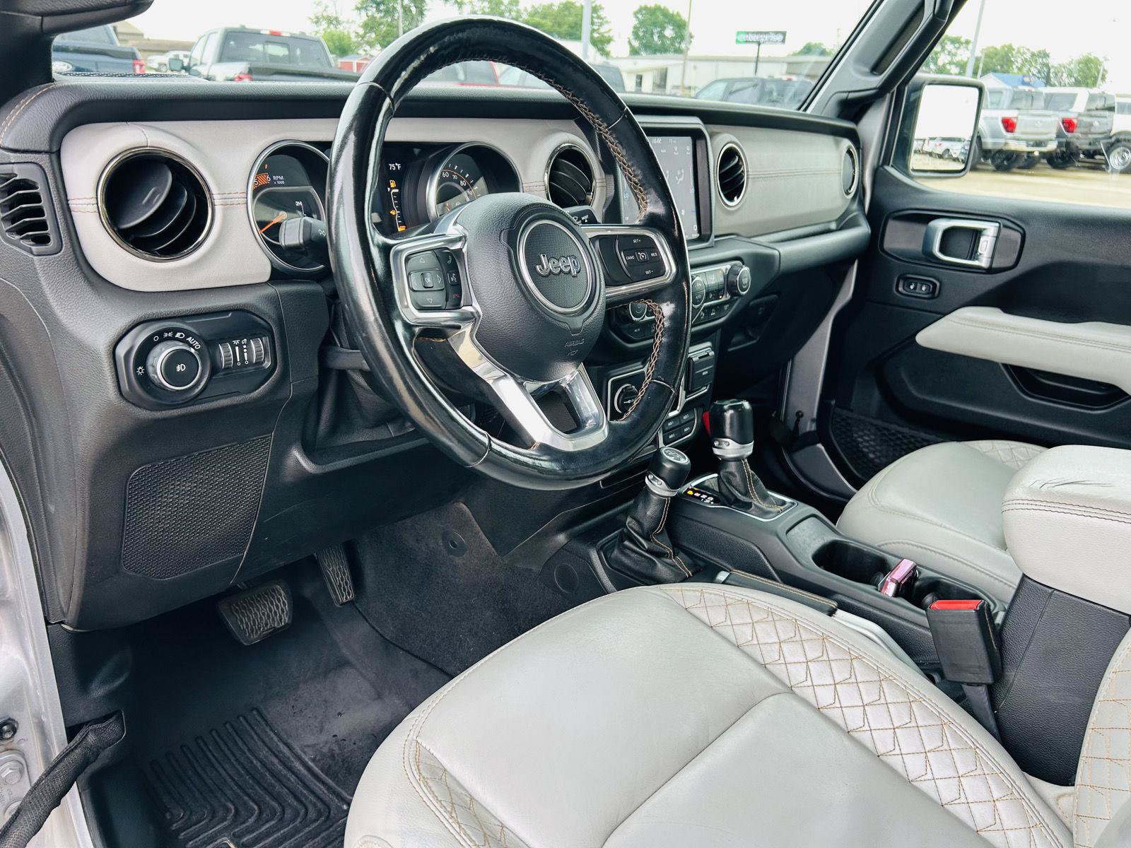 Used 2021 Jeep Wrangler Unlimited Sahara AWD/4WD image 12