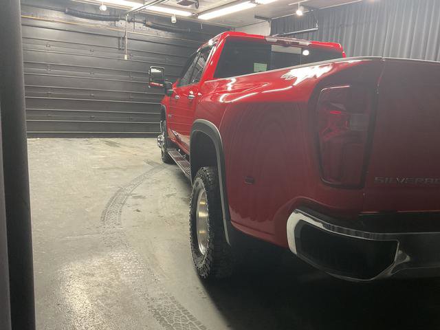 Used 2023 Chevrolet Silverado 3500 LTZ w/ LTZ Convenience Package image 4