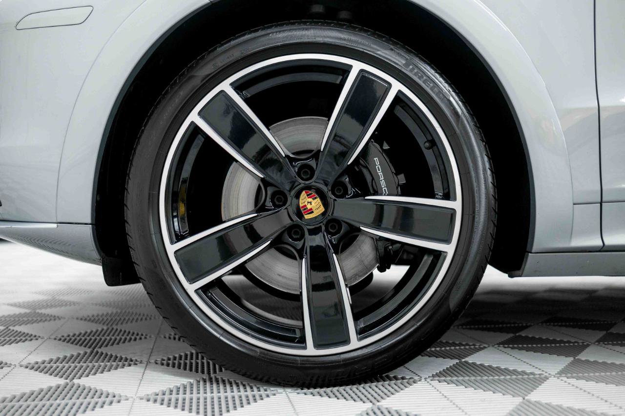 Used 2022 Porsche Cayenne GTS AWD/4WD image 35