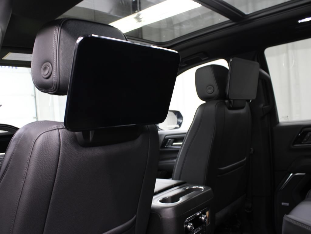 Used 2025 GMC Yukon Denali w/ Denali Reserve Package AWD/4WD image 17