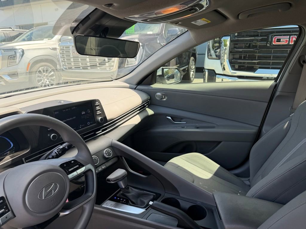 Used 2024 Hyundai Elantra SE FWD image 9