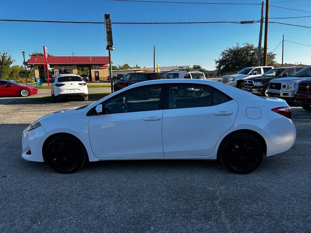 Used 2018 Toyota Corolla LE w/ Carpet Mat Package (TMS) image 7