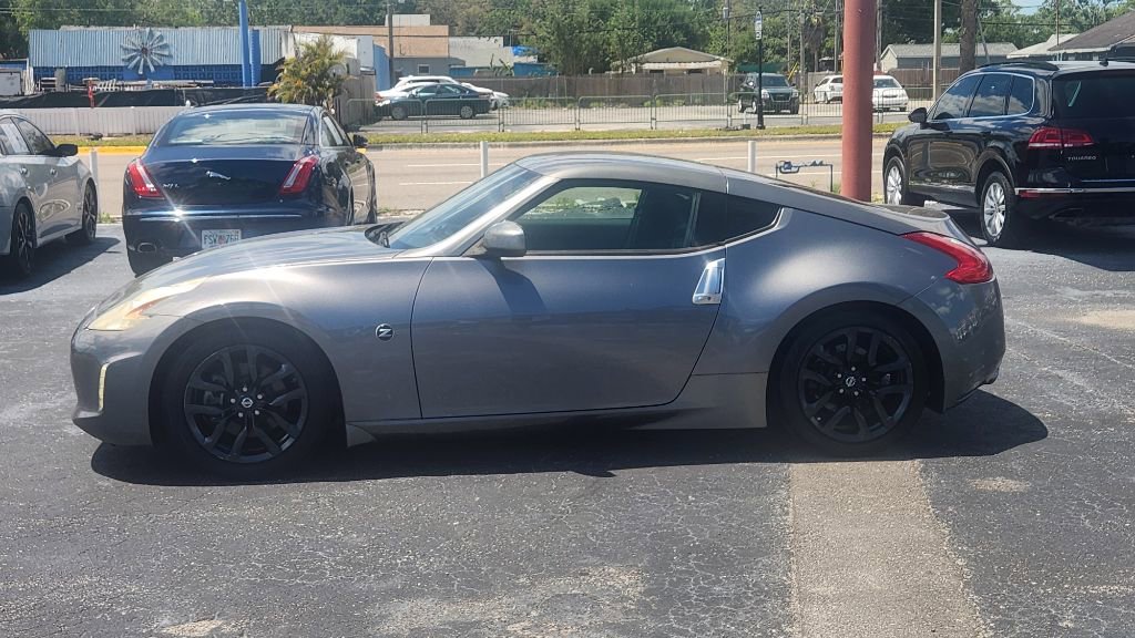 Used 2016 Nissan 370Z Coupe RWD image 3