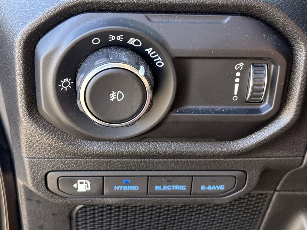 Used 2024 Jeep Wrangler Unlimited image 16