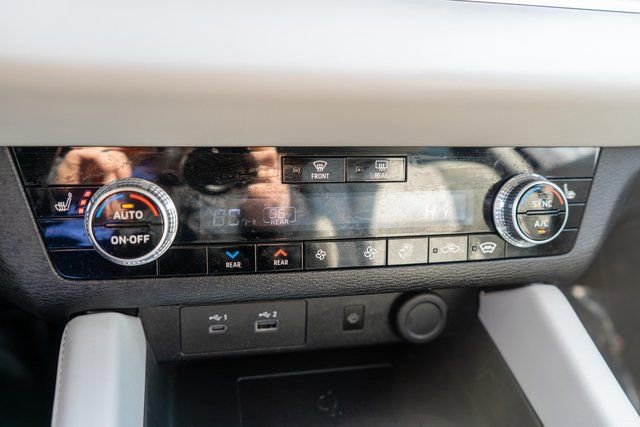 Used 2023 Mitsubishi Outlander 4WD Plug-In Hybrid image 33