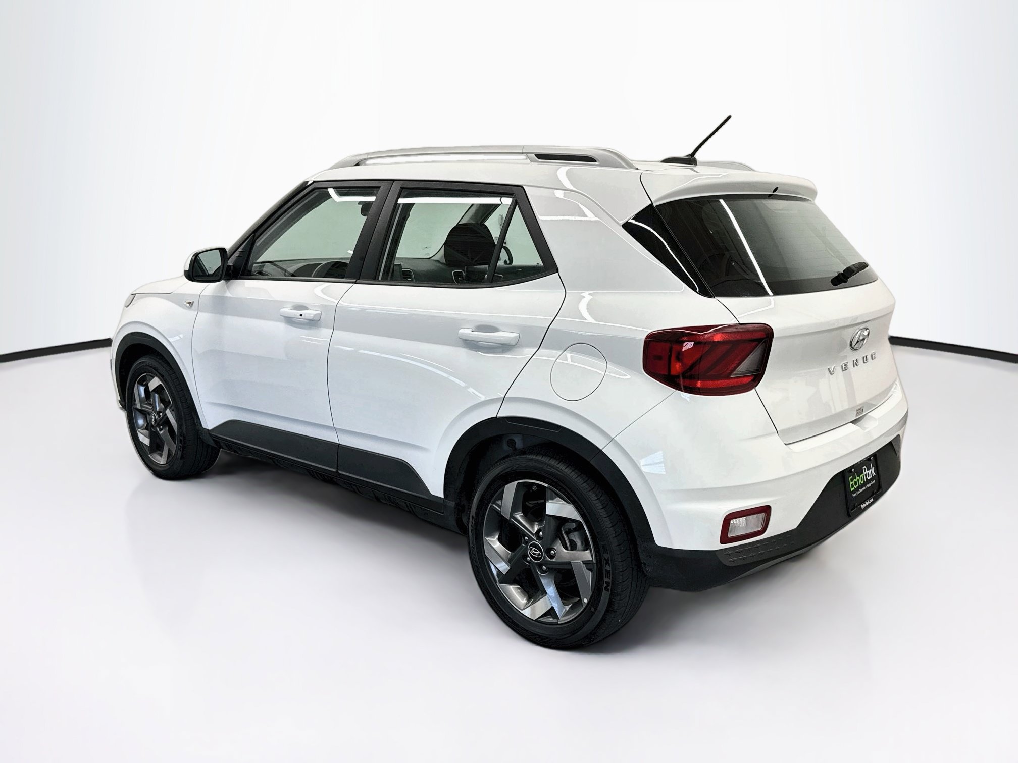 Used 2025 Hyundai Venue SEL FWD image 5