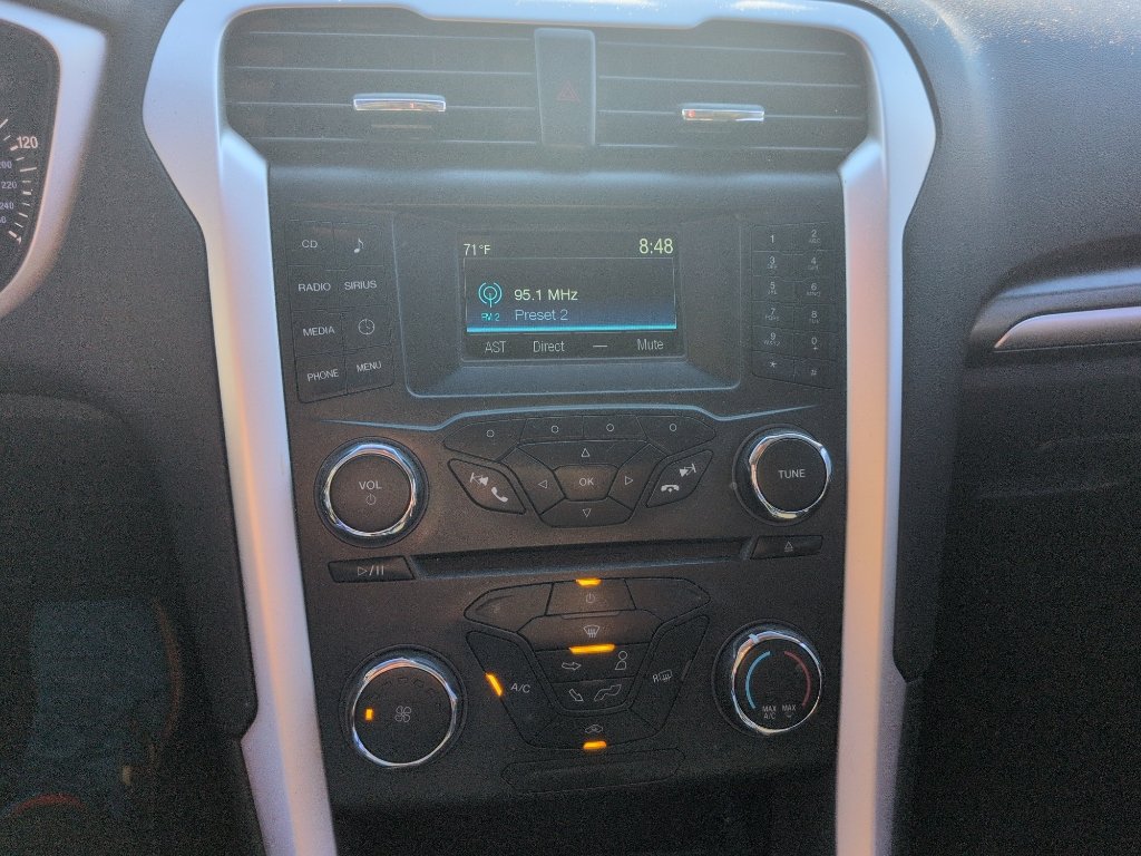Used 2015 Ford Fusion SE FWD image 13