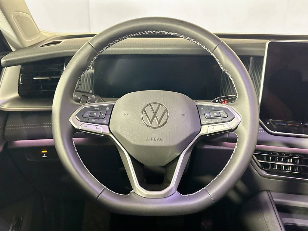 New 2025 Volkswagen Tiguan SE image 13