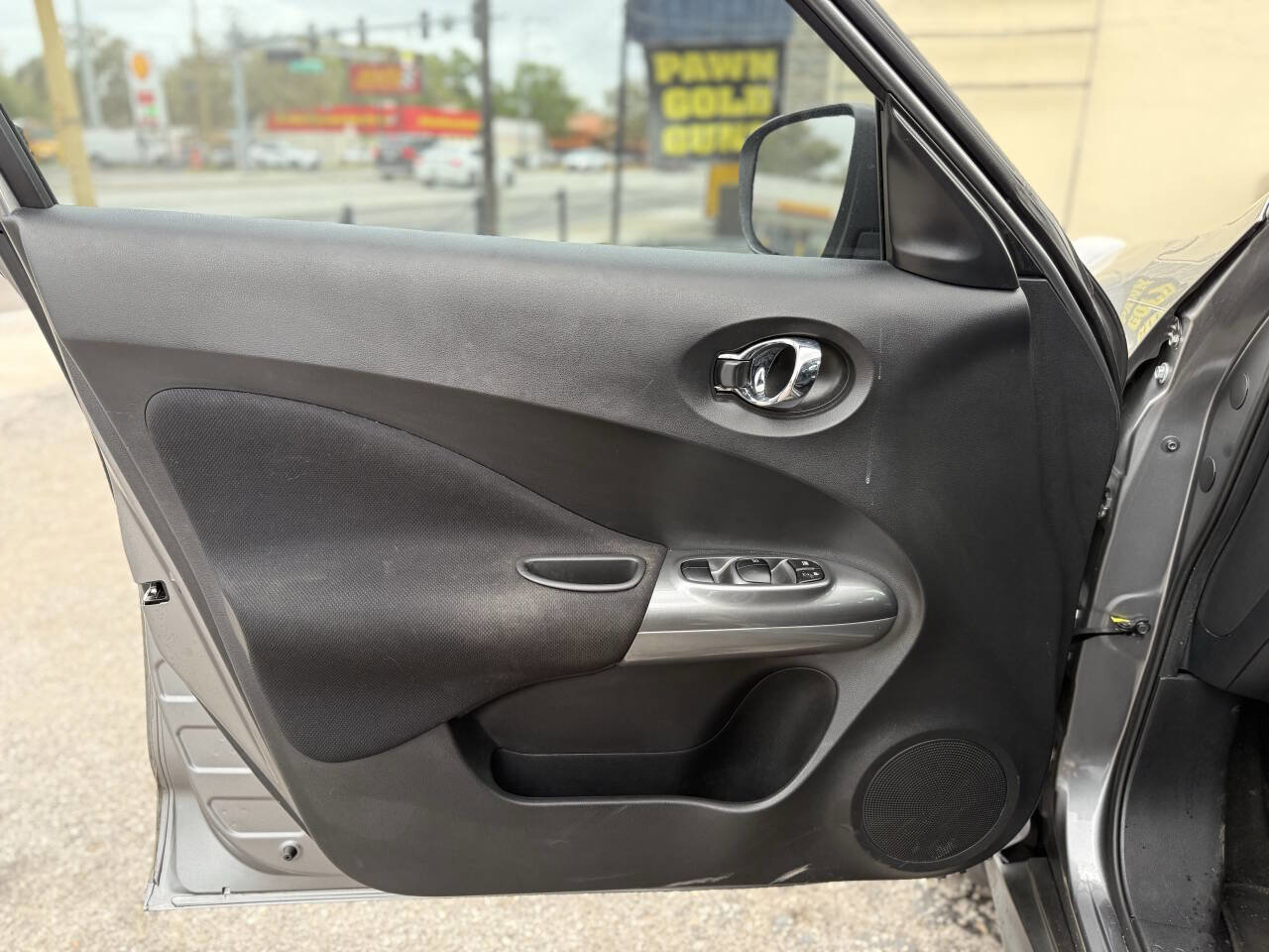 Used 2016 Nissan Juke S image 11