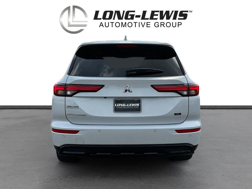 Used 2024 Mitsubishi Outlander SE Black Edition FWD image 5