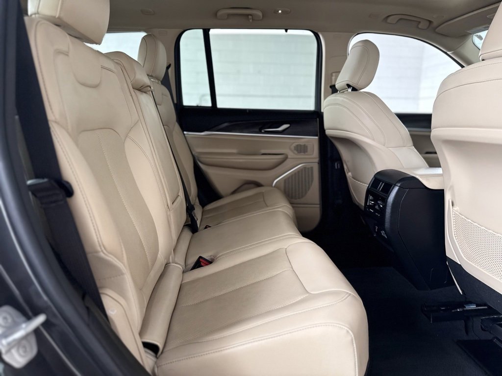 Used 2022 Jeep Grand Cherokee Limited w/ Luxury Tech Group II image 50