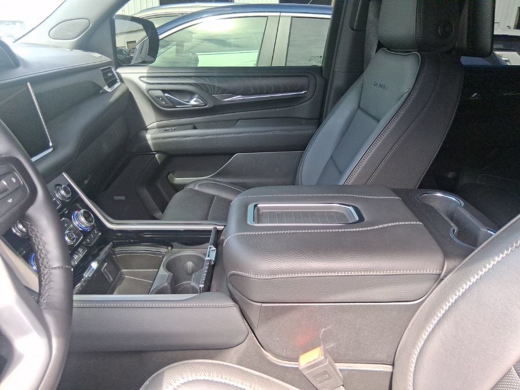 Used 2024 GMC Yukon Denali w/ Denali Reserve Package AWD/4WD image 11
