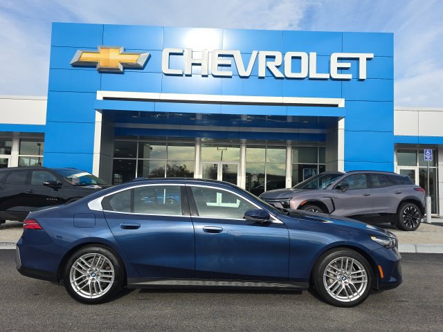 Used 2024 BMW 530i xDrive w/ Convenience Package AWD/4WD image 2