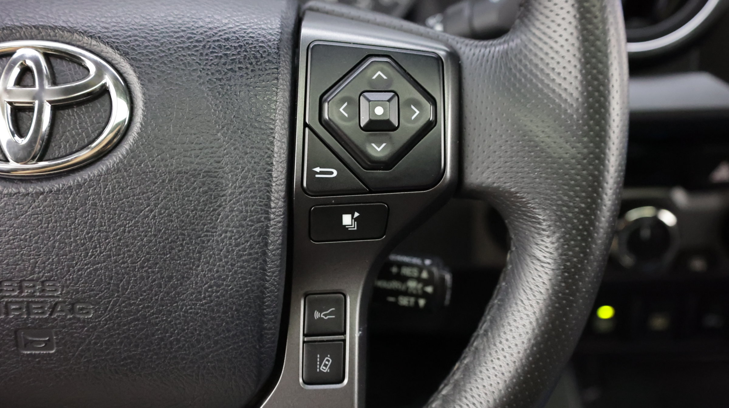 Used 2018 Toyota Tacoma TRD Sport AWD/4WD image 30