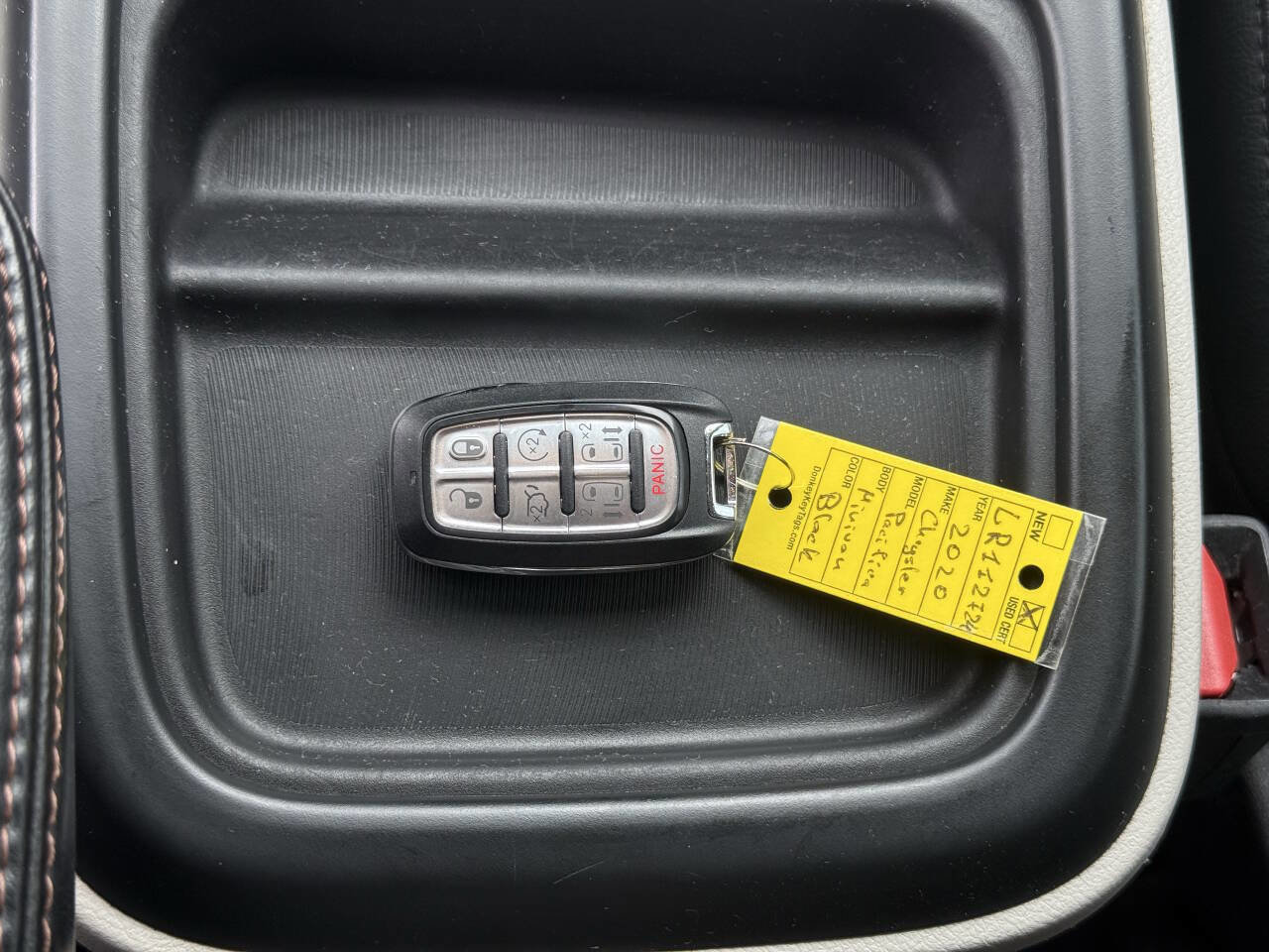 Used 2020 Chrysler Pacifica Touring-L FWD image 20