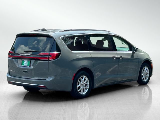 Used 2022 Chrysler Pacifica Touring-L FWD image 4