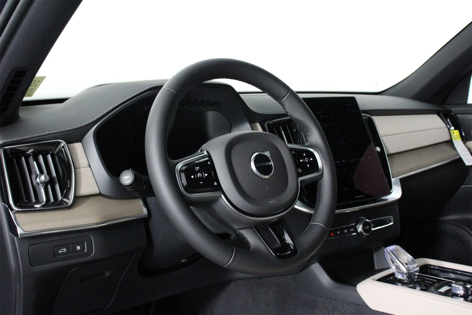 New 2026 Volvo XC90 T8 Ultra image 8