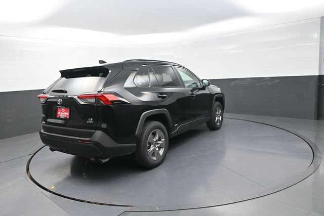Used 2025 Toyota RAV4 LE image 6