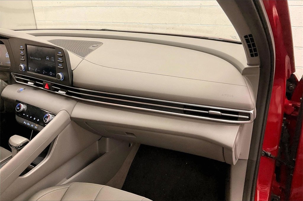 Certified 2025 Hyundai Elantra Sport image 14