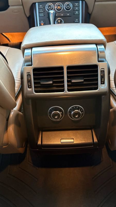 Used 2012 Land Rover Range Rover HSE image 16